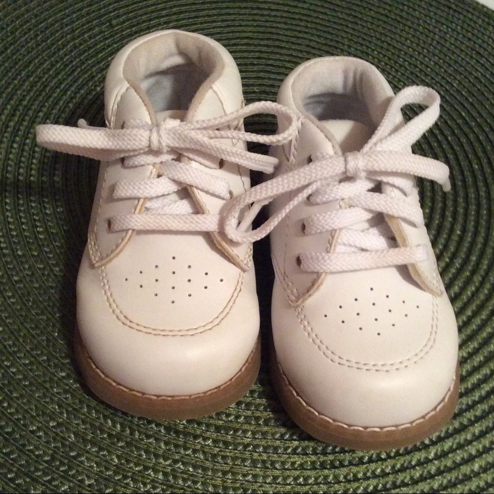 Smart Step walking shoes. Size 4W.